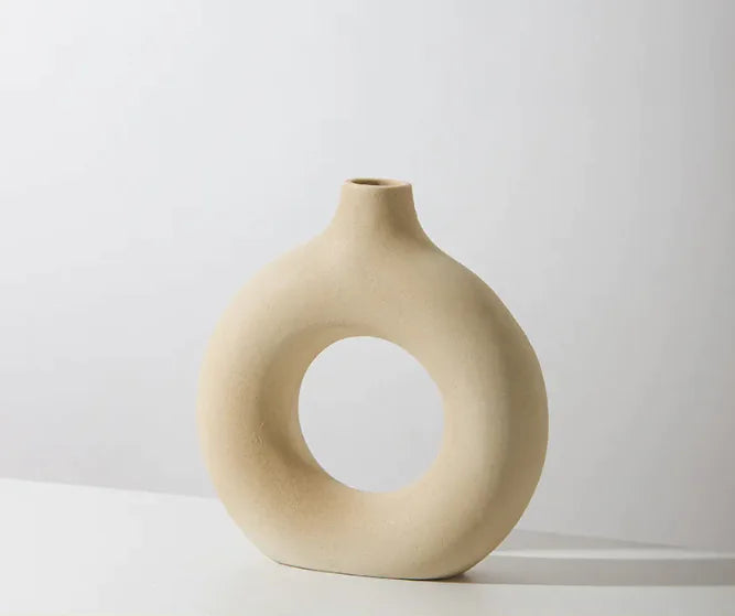 Blumenvase aus gefrostetem Keks