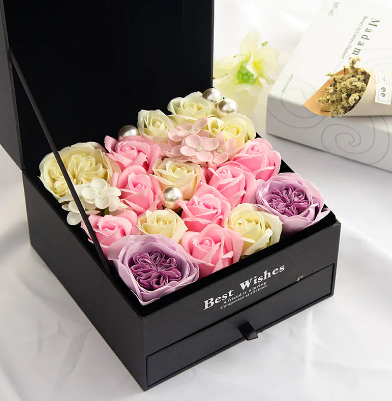 Quadratische Schubladen-Geschenkbox zum Valentinstag, Halskettenbox