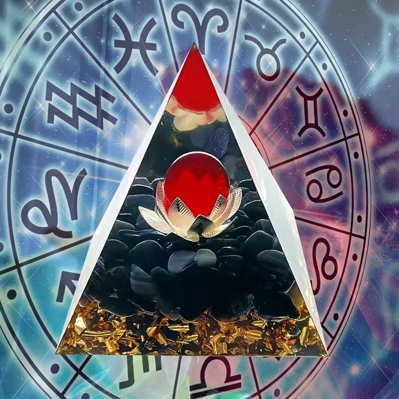 Pyramiden-Energieheilungsfigur mit Kristallen und Steinen