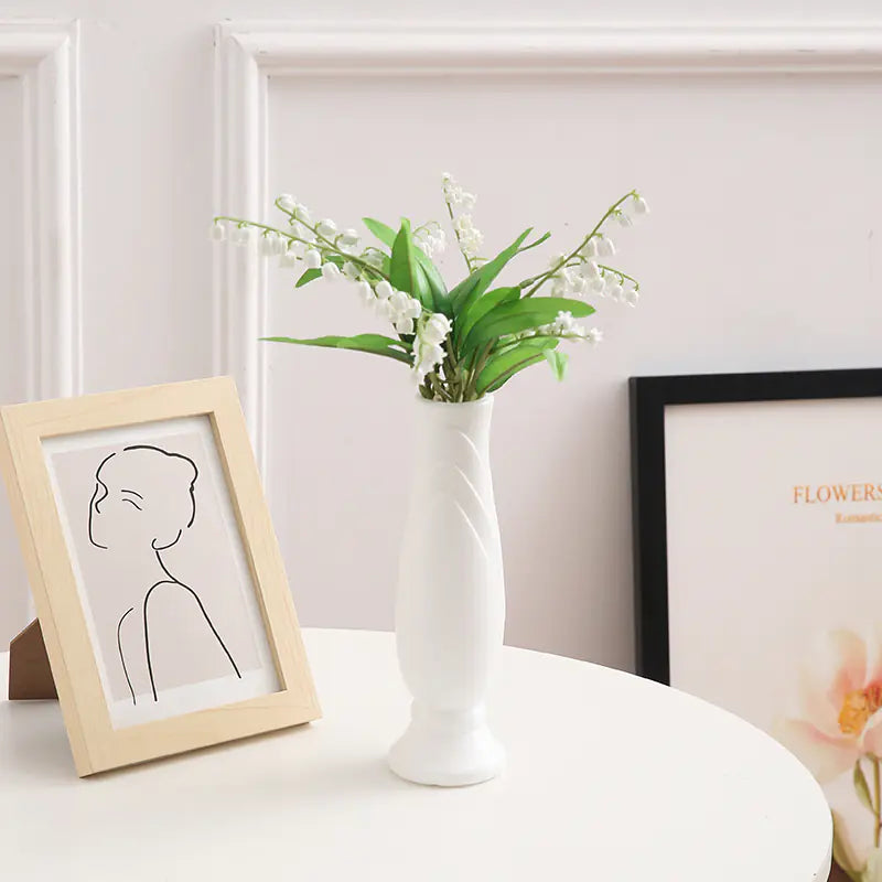 Nordic Style Plastic Vase for Home Decor and Flowers