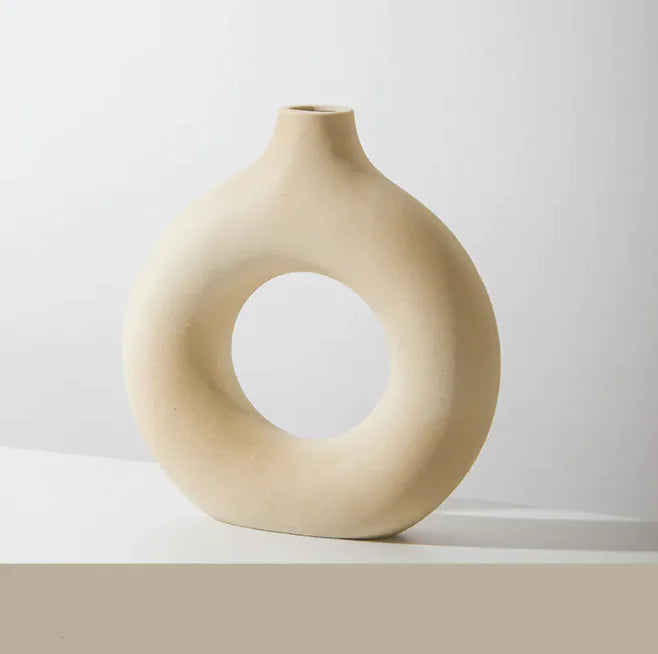 Blumenvase aus gefrostetem Keks