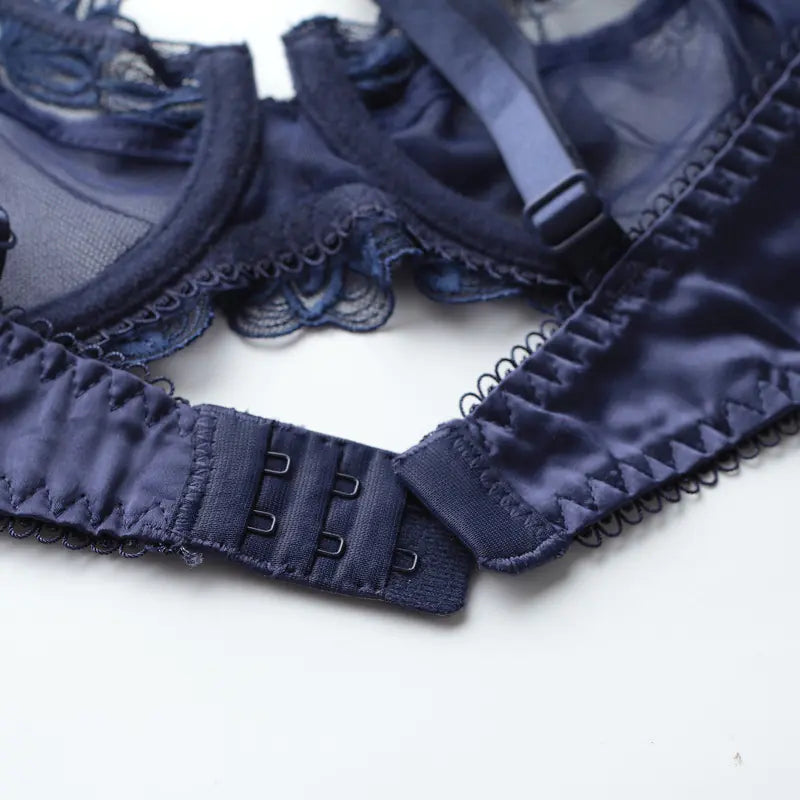 Ultra-Thin Plus Size Lace Bra and Underwear Set - Lingerie