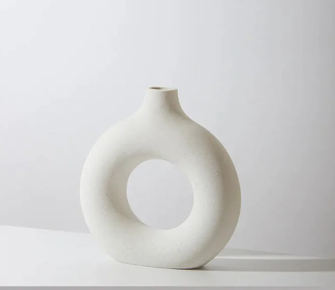 Blumenvase aus gefrostetem Keks