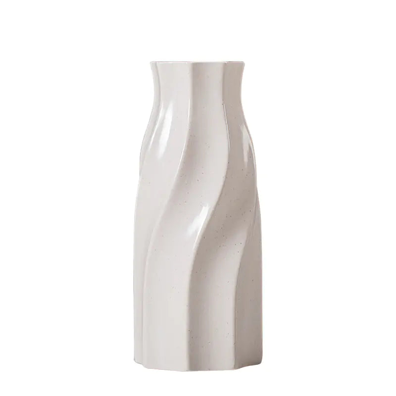 Moderne minimalistische weiße Blumenvase aus Keramik zur Dekoration