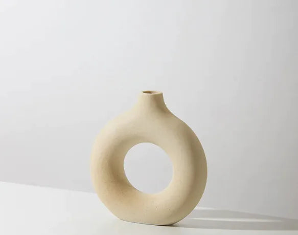 Blumenvase aus gefrostetem Keks