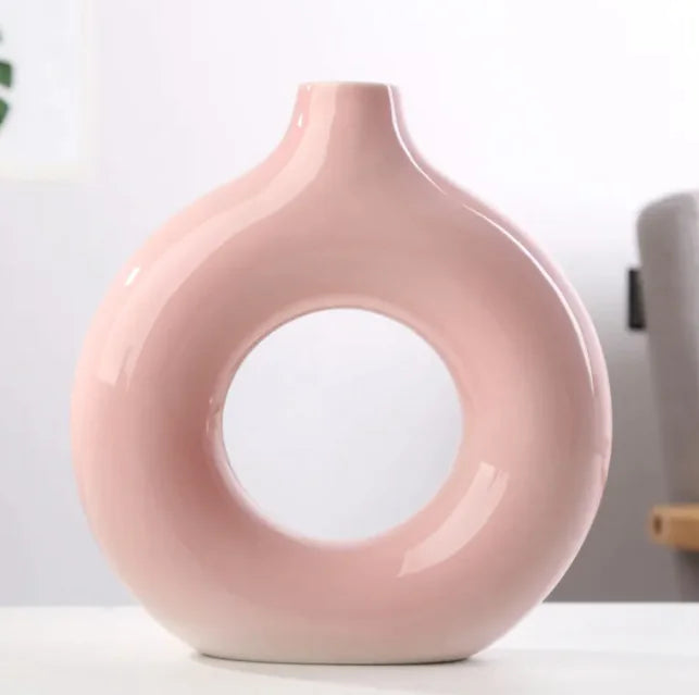 Blumenvase aus gefrostetem Keks