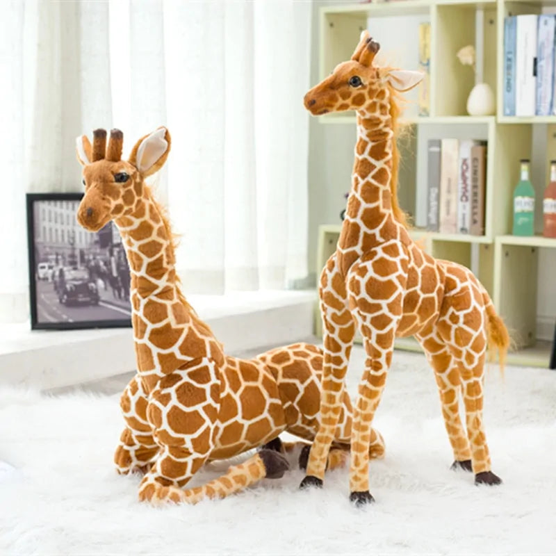 Riesiges realistisches Giraffen-Plüschtier