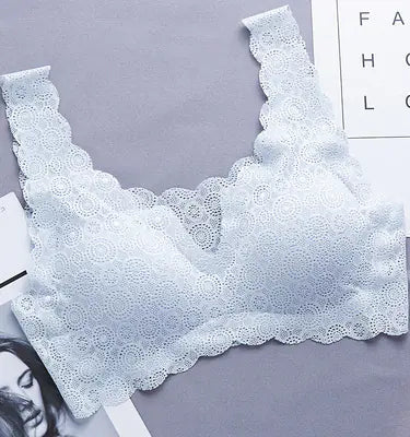 Seamless Women's Sports Bra with Adjustable Fit - Lingerie